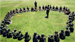 《新員工團隊拓展訓練》 《新員工團隊拓展訓練》