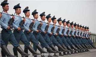 《向解放軍學做好員工》 《向解放軍學做好員工》
